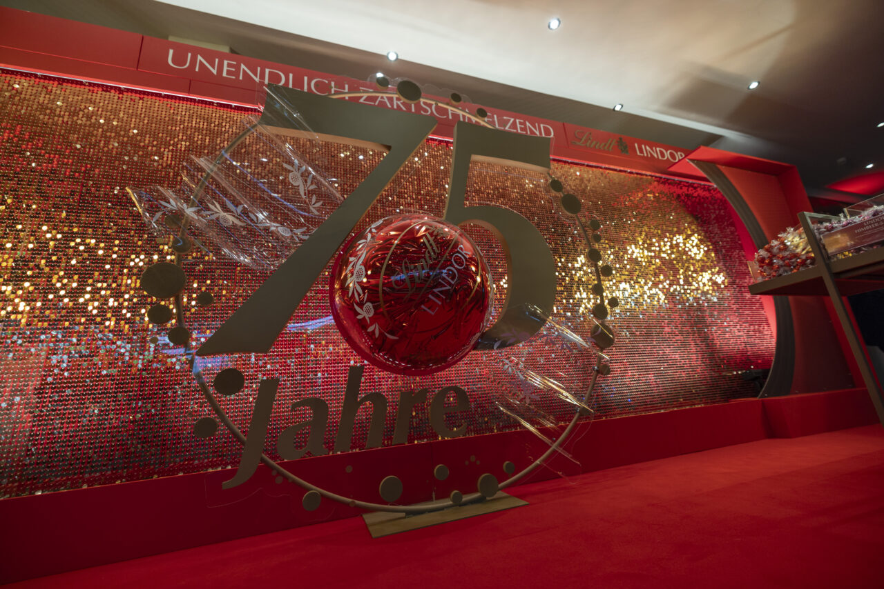 Deko-Element "75 Jahre Lindt" auf dem Radio Regenbogen Award