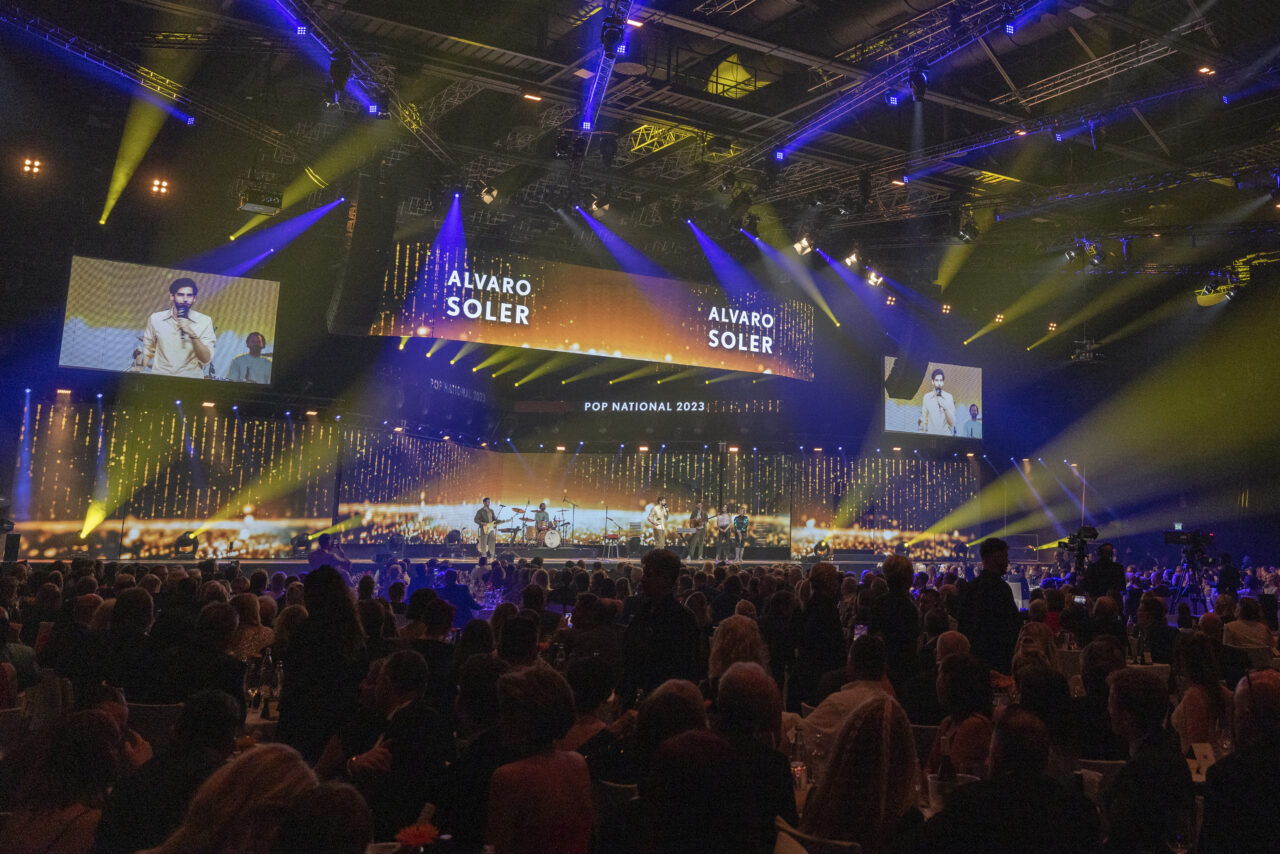 Preisträger Alvaro Soler beim Radio Regenbogen Award